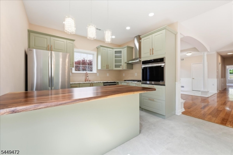 32 Gabriella Cir