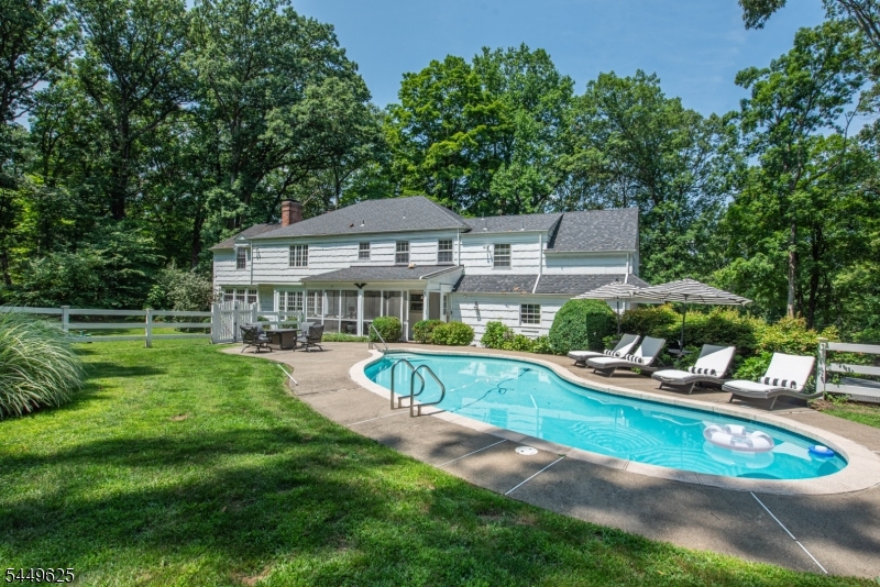 33 Hunter Dr