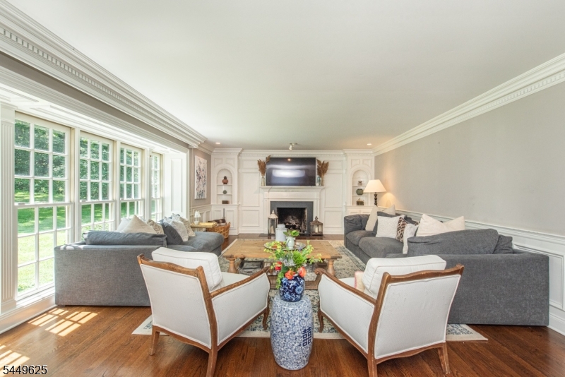 33 Hunter Dr