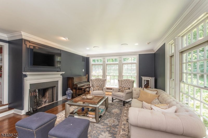 33 Hunter Dr