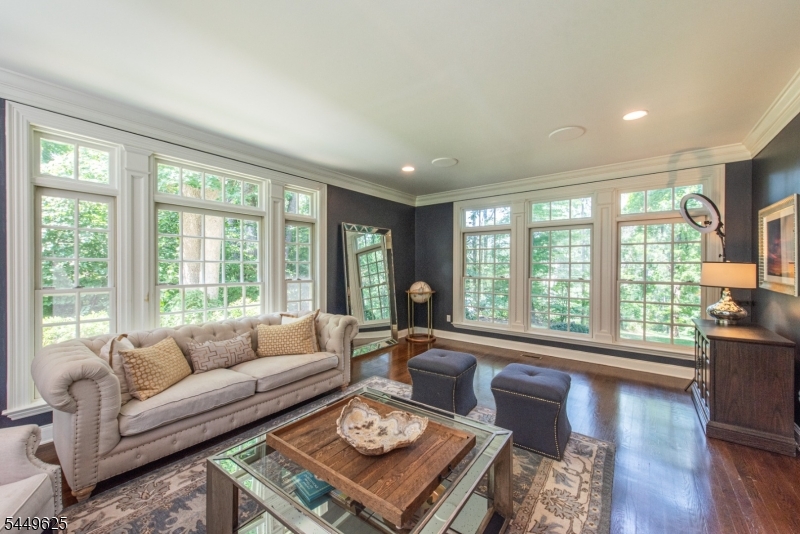 33 Hunter Dr