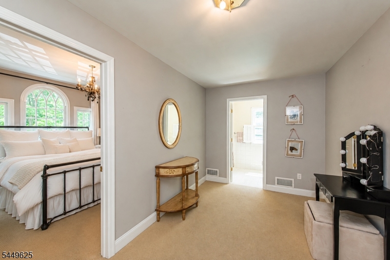 33 Hunter Dr