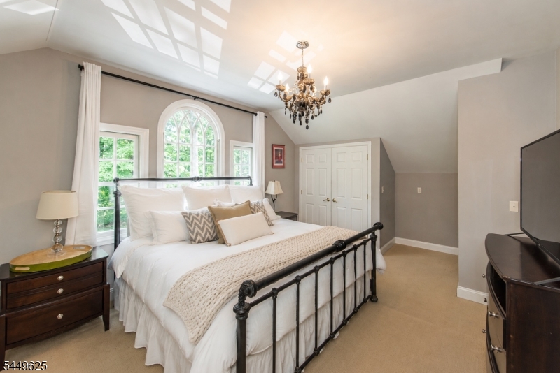 33 Hunter Dr