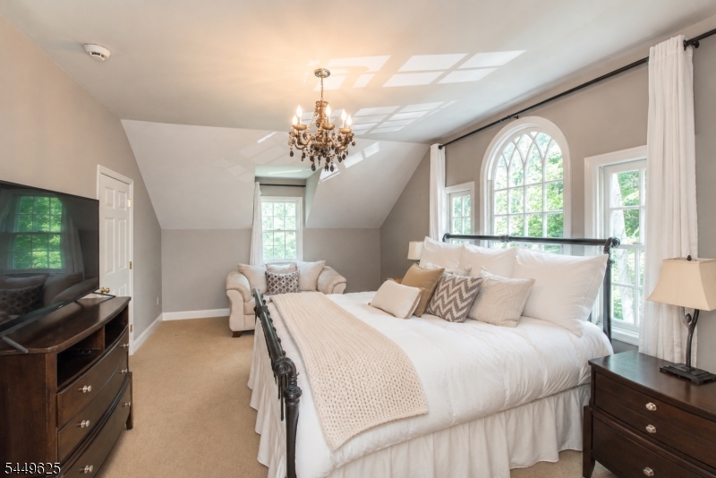 33 Hunter Dr