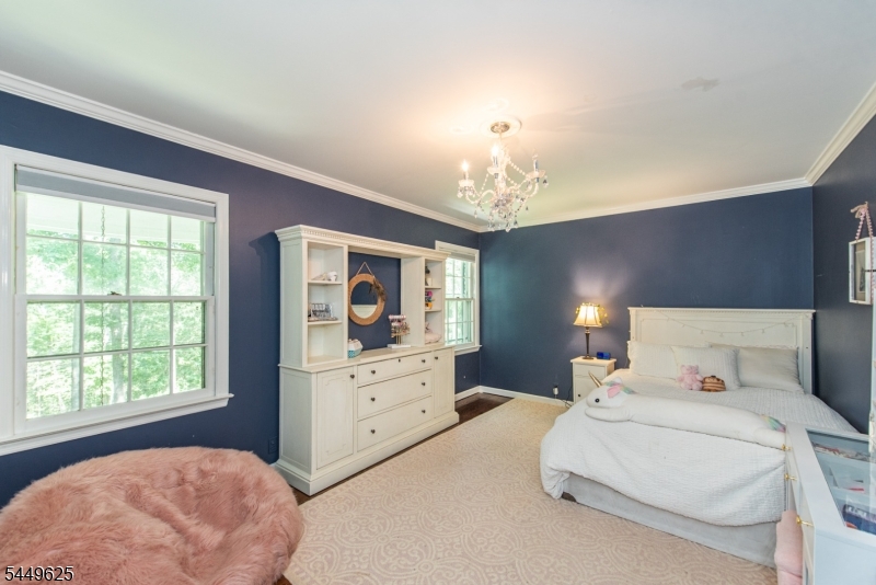 33 Hunter Dr