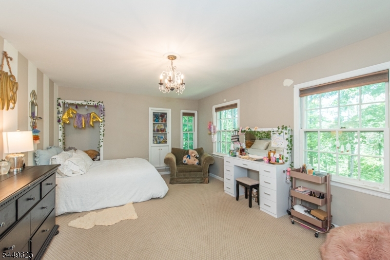 33 Hunter Dr