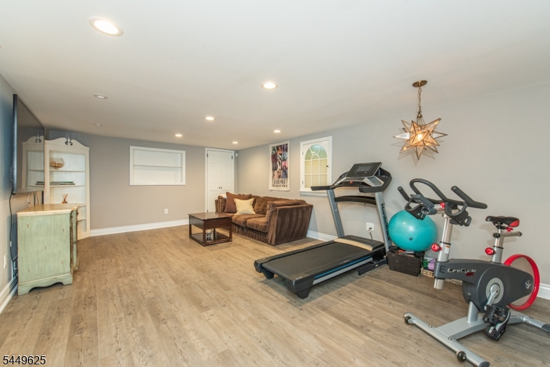 33 Hunter Dr
