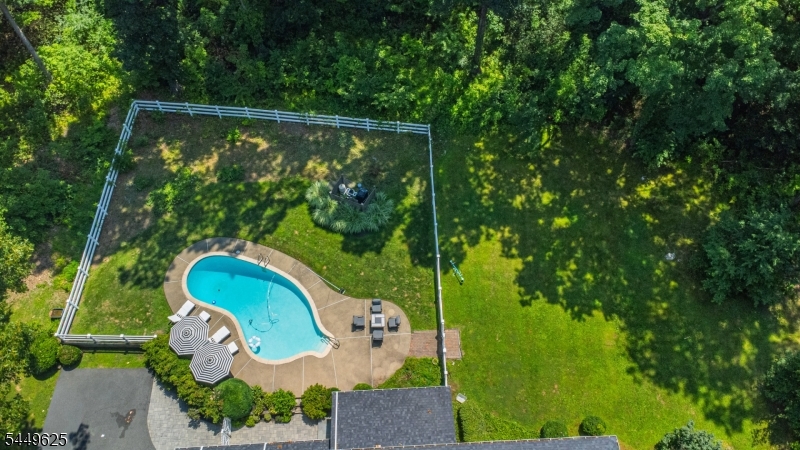 33 Hunter Dr
