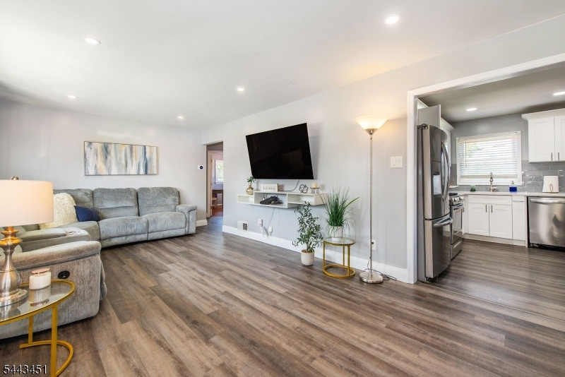 45 Karen Dr