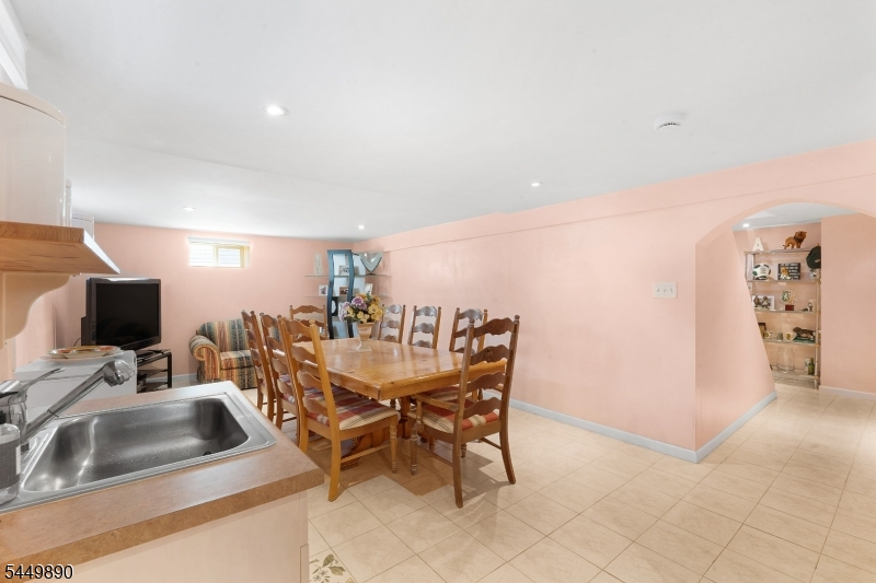 1755 Union Ave
