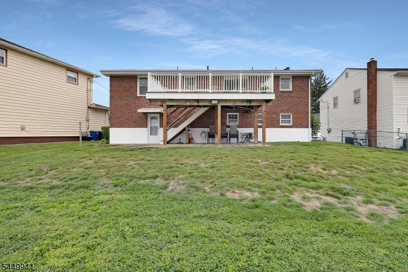 2687 Hawthorne Ave