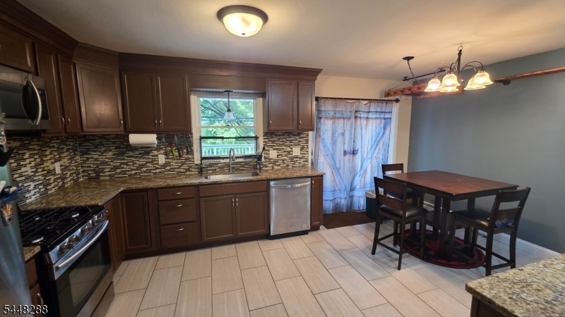 91 Goldfinch Ln