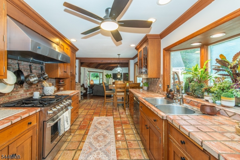 405 Springdale Greendell Rd