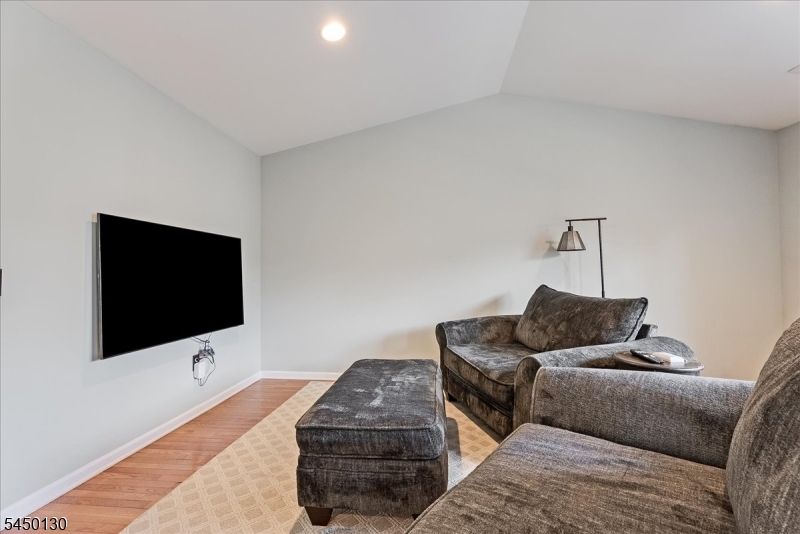 79 Mara Blvd