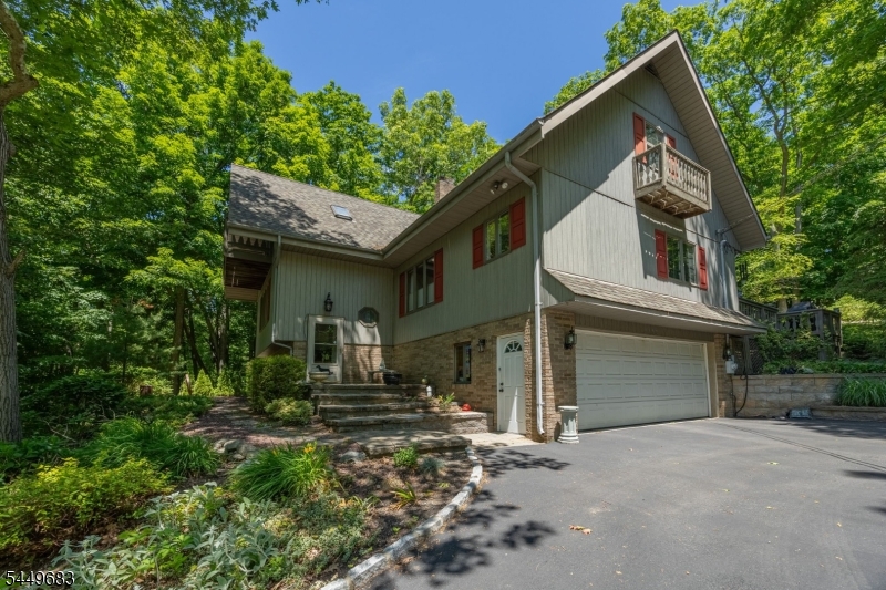 1150 Lakeside Dr