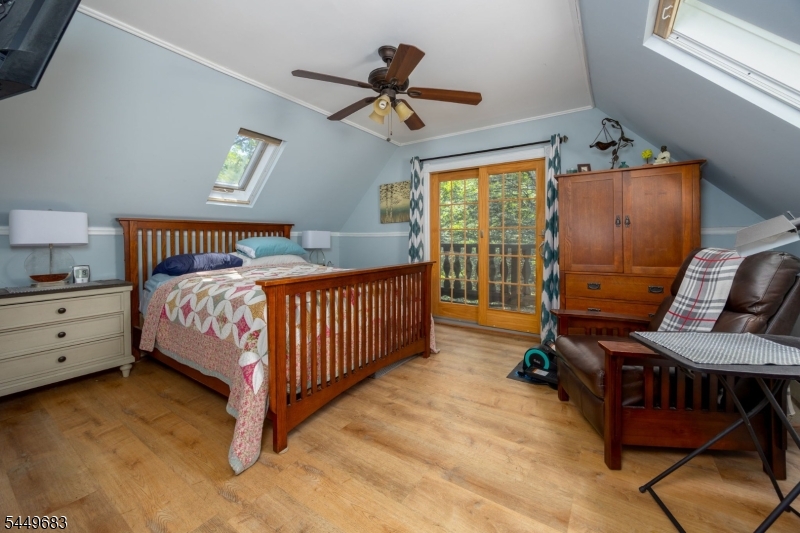 1150 Lakeside Dr