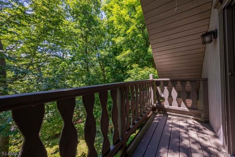 1150 Lakeside Dr