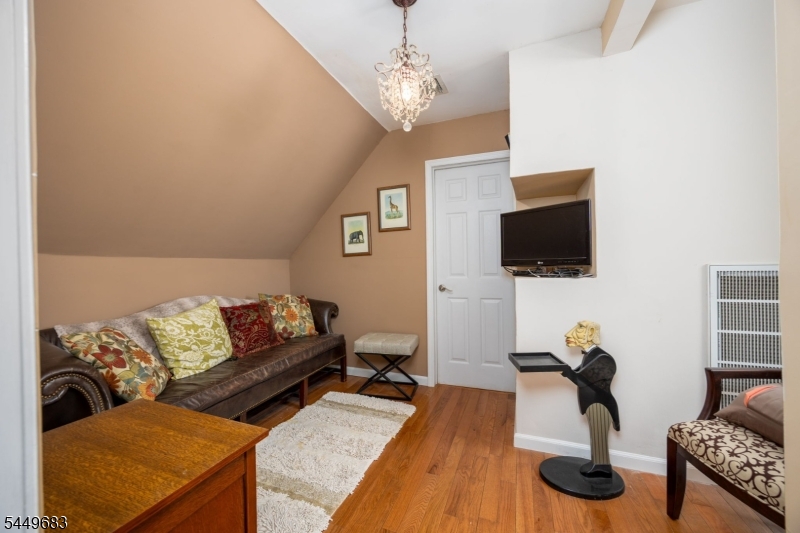 1150 Lakeside Dr