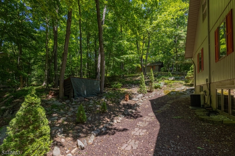 1150 Lakeside Dr