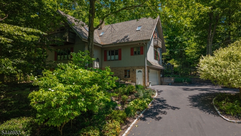 1150 Lakeside Dr