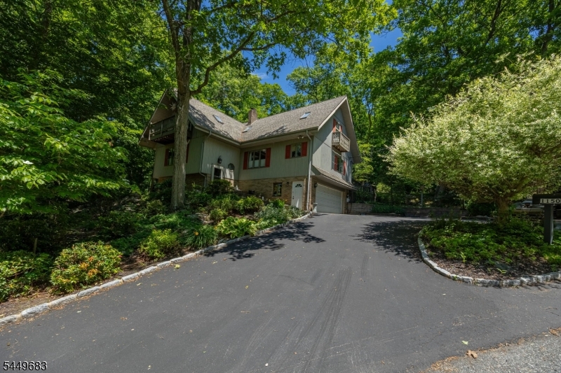 1150 Lakeside Dr