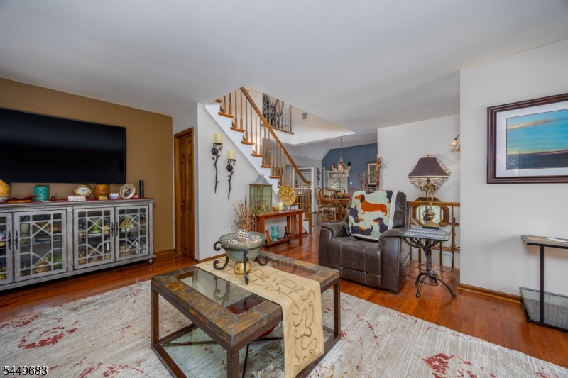 1150 Lakeside Dr