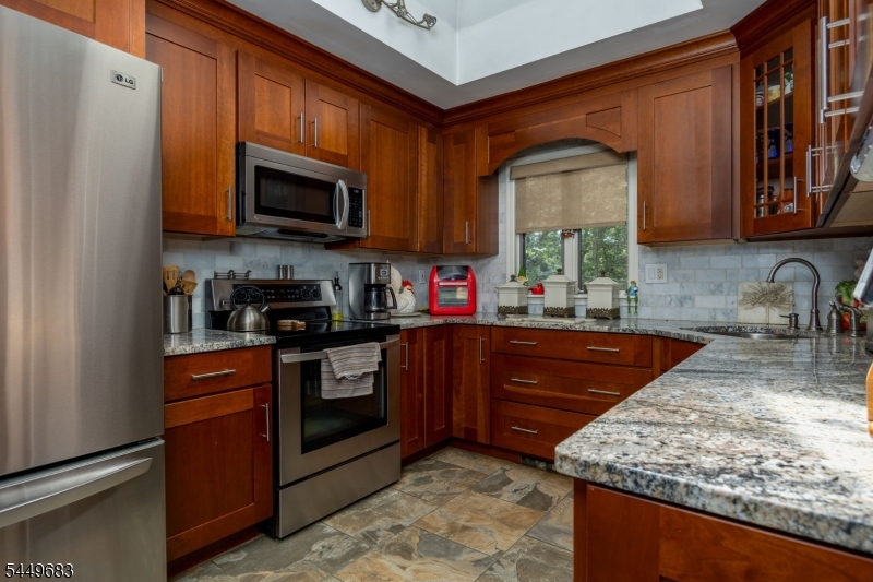 1150 Lakeside Dr