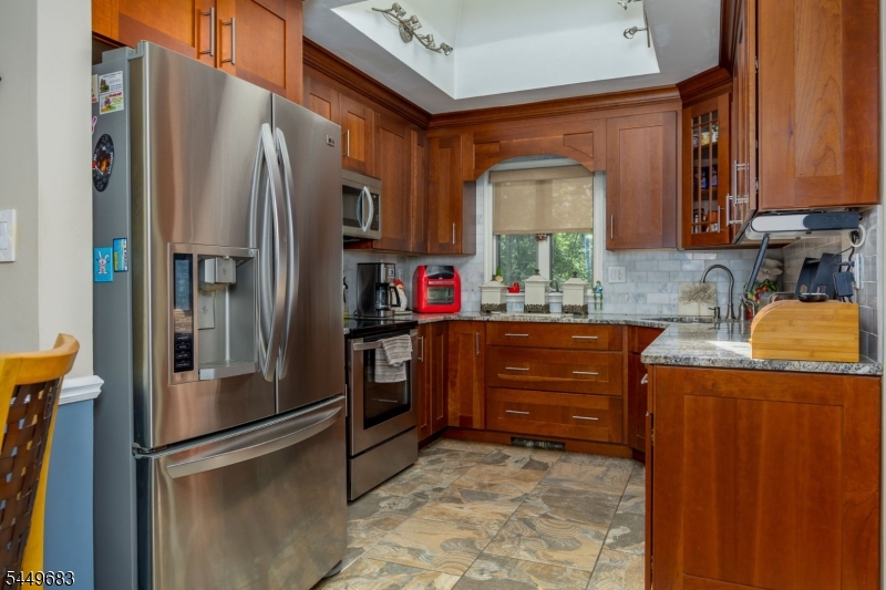 1150 Lakeside Dr