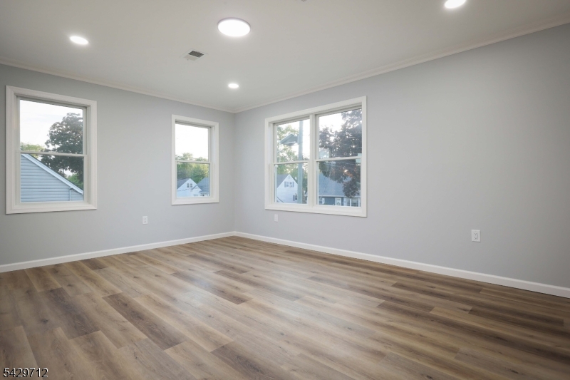 81 Hutchinson St