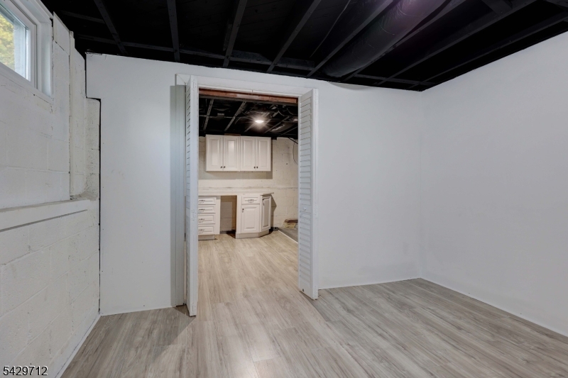 81 Hutchinson St