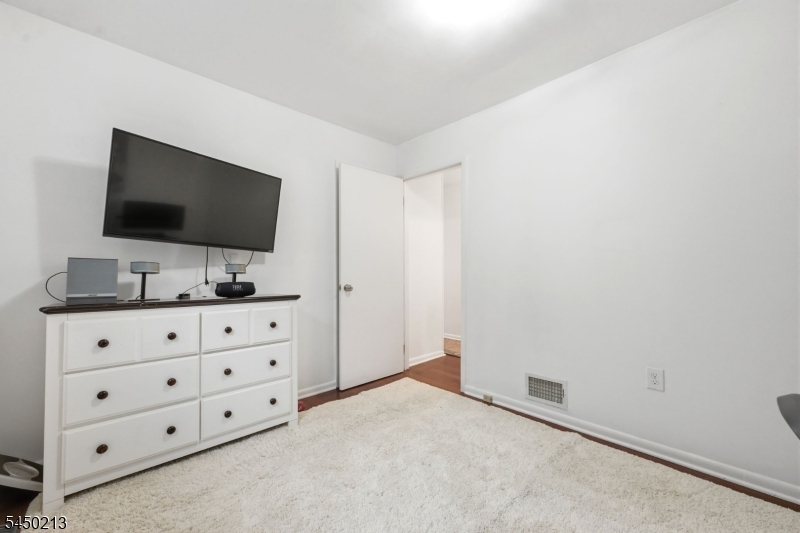 37 Forest Ave