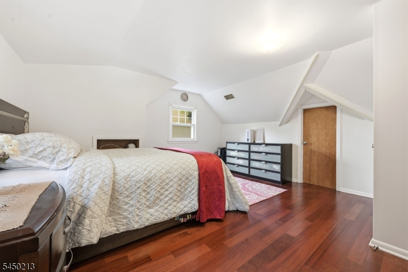 37 Forest Ave