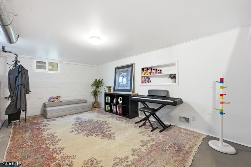 37 Forest Ave