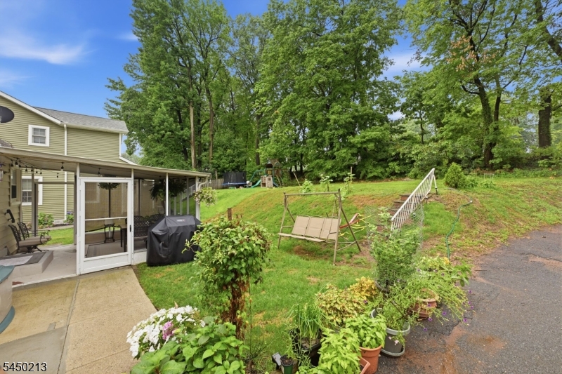 37 Forest Ave