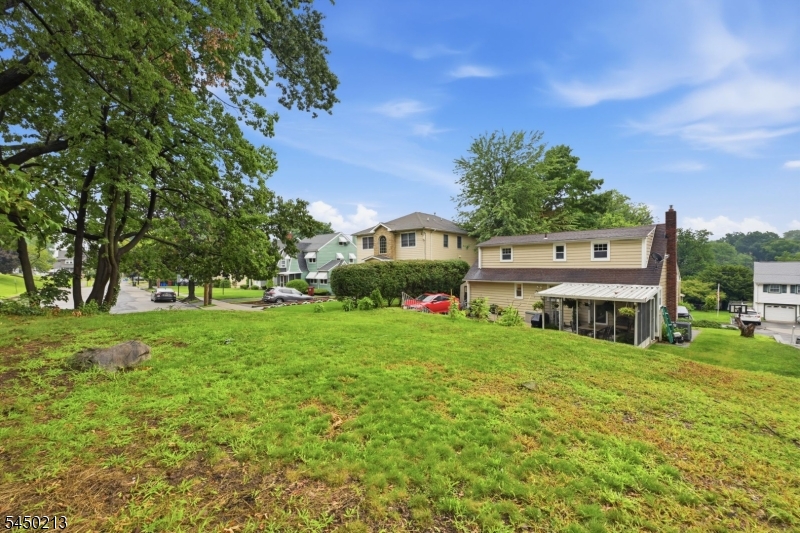 37 Forest Ave