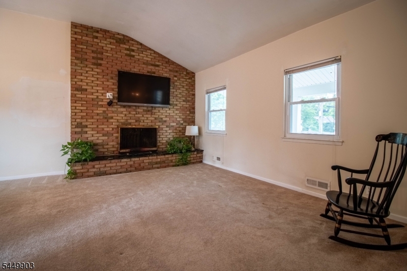 7 Cortland Dr