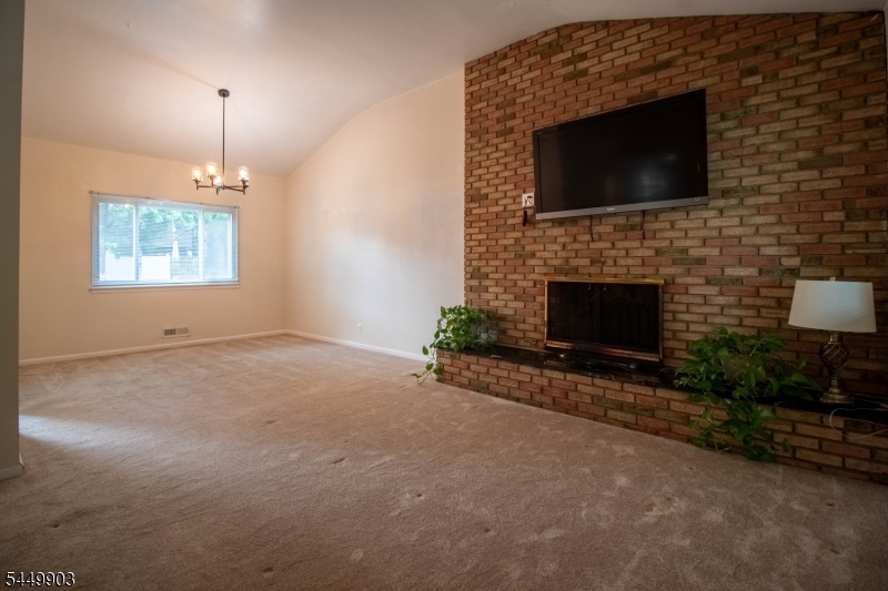 7 Cortland Dr