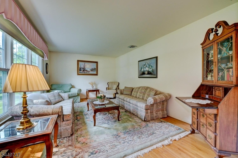 2 Pembroke Ct