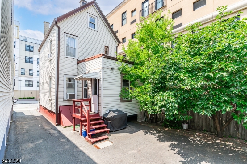 186 Culver Ave