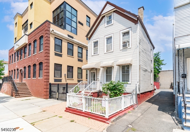 186 Culver Ave