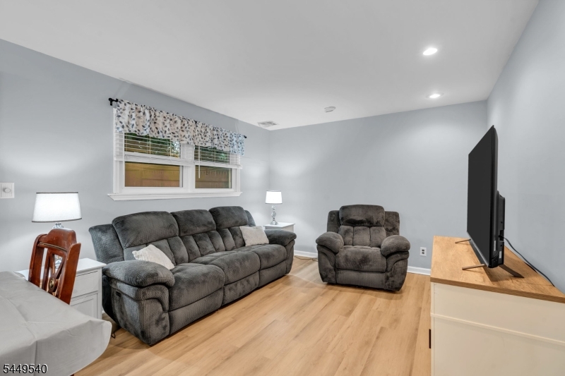 23 Leo Ave
