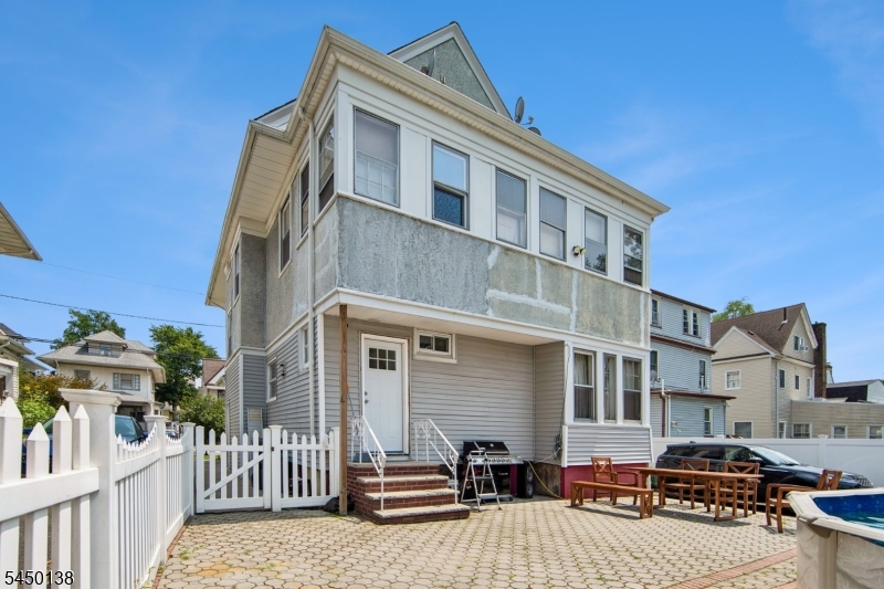 826 Degraw Ave