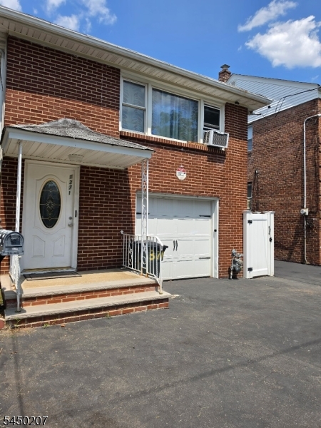 1371 Hamilton St