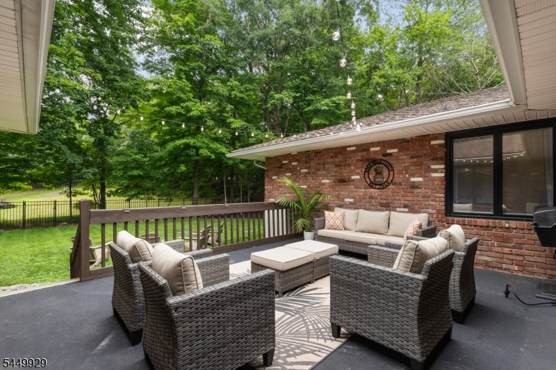 49 Dogwood Dr