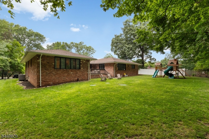 49 Dogwood Dr