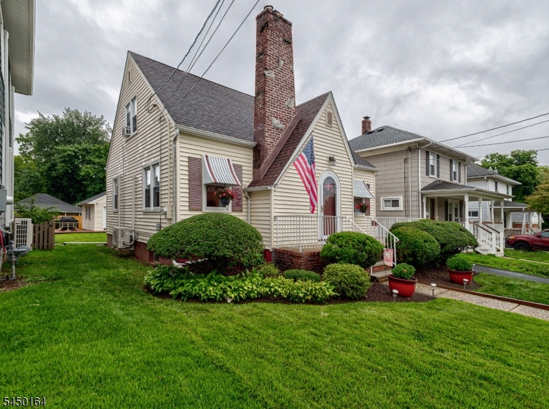 168 E High St
