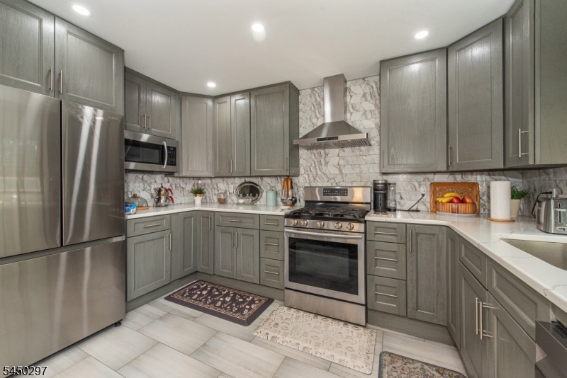 54 Hasbrouck Ave