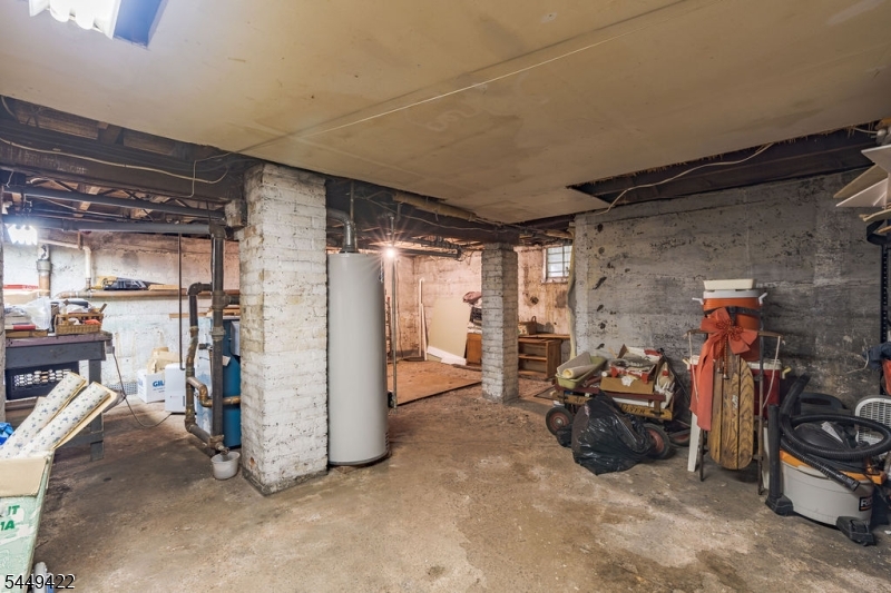 37 W High St