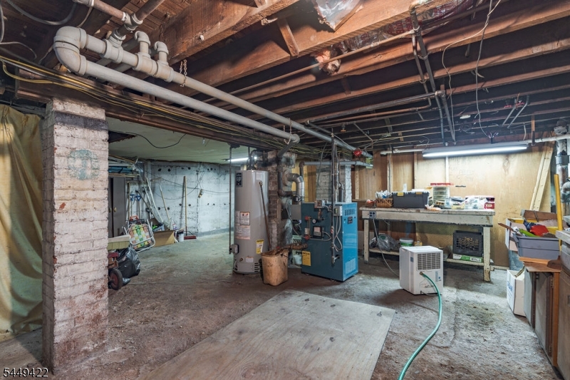 37 W High St
