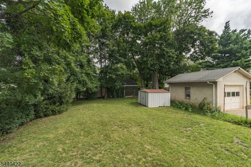 37 W High St